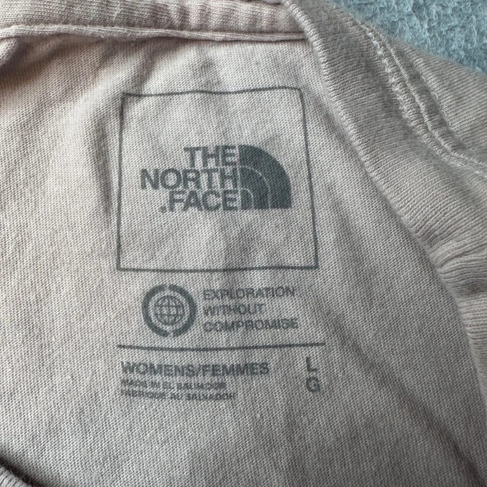 The North Face T-Shirt Womens L Peach Vertical Logo Graphic Cotton Short Sleeve - Picture 3 of 10